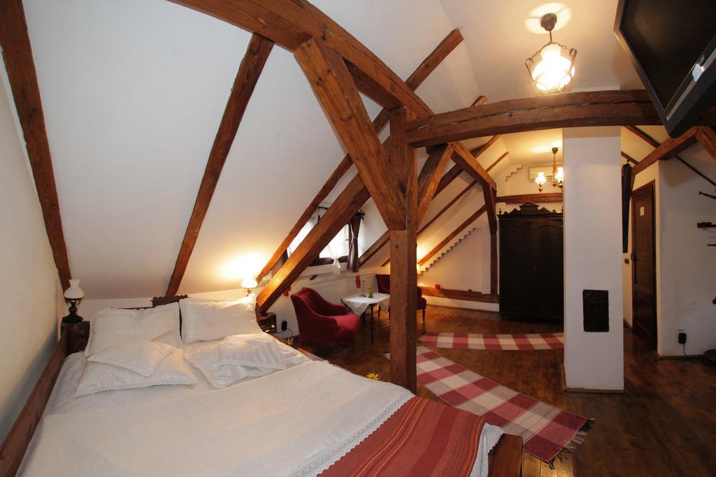 Casa Baroca Hotel Sighisoara Room photo